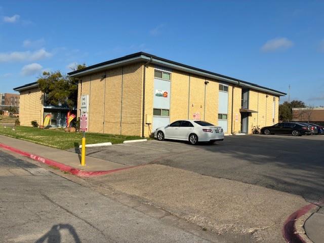 Building Photo - 425 S Oak St