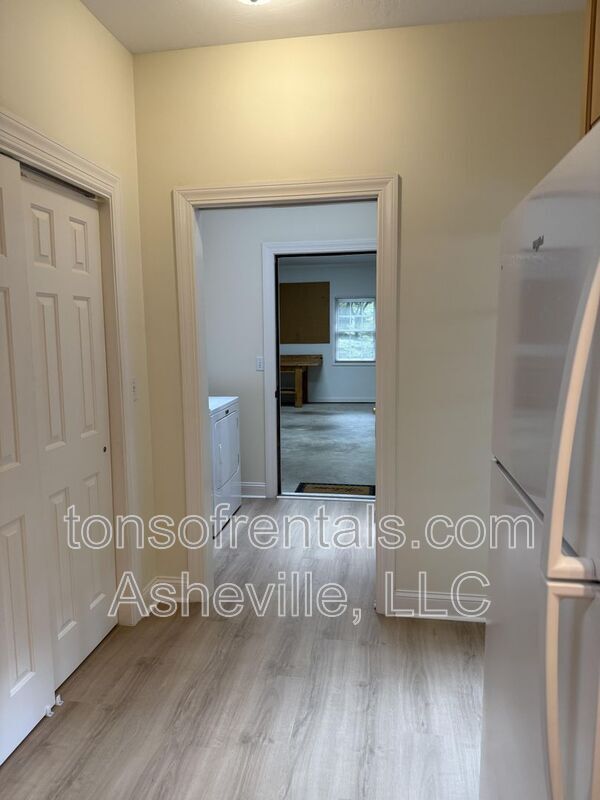 Building Photo - 6 Tiburon Pl