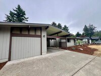 Building Photo - Updated 3BD Rambler w/ Exterior Amenities