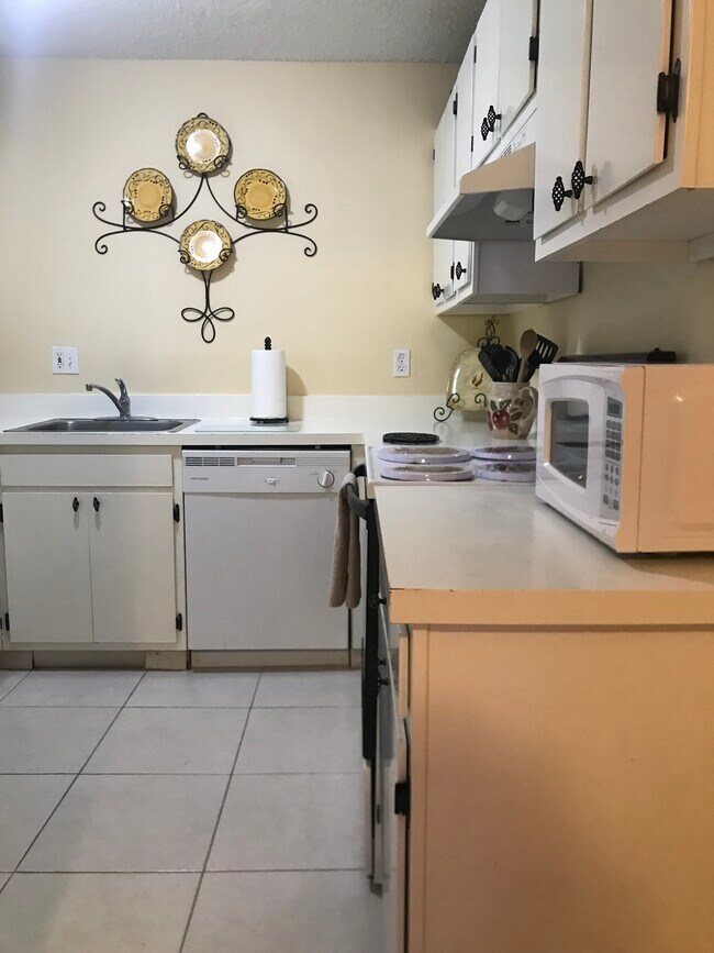 Building Photo - 2108 SE Edler Dr