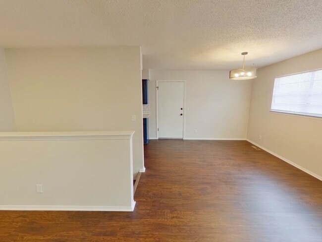 Building Photo - 951 S Longfellow Ln