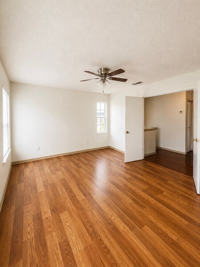 Building Photo - 7601 Willow Park Dr