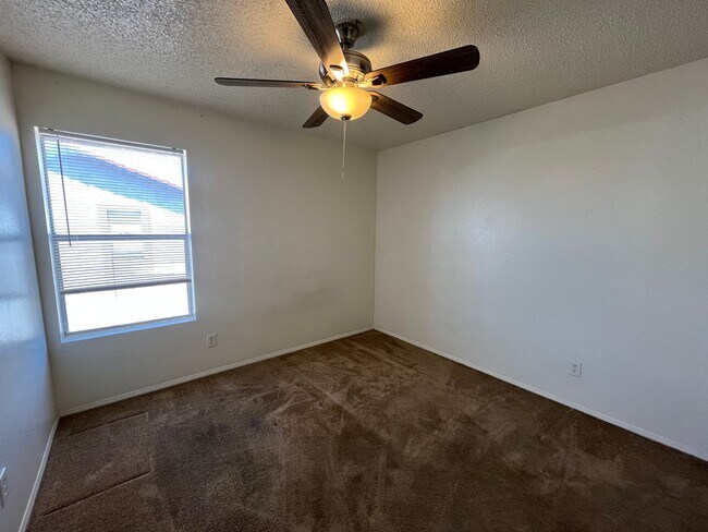 Building Photo - Upstairs 2 Bedroom 2 Bath In Mesa!