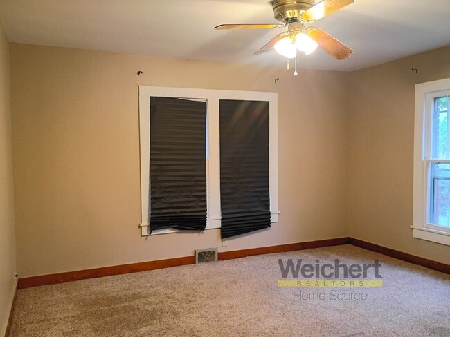 Building Photo - 3BR Home with Basement, Screened Porch & Garage