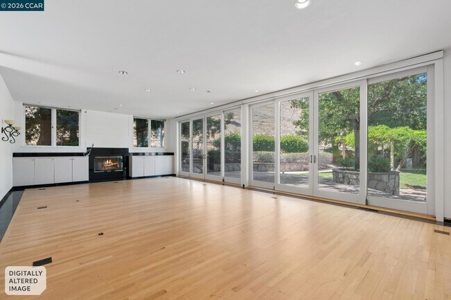 Building Photo - 660 La Casa Via