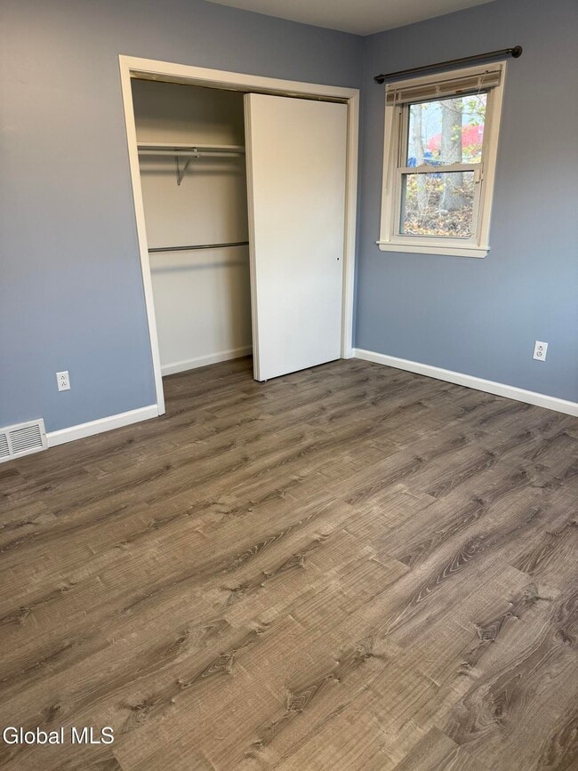 Building Photo - 7 Elgin St