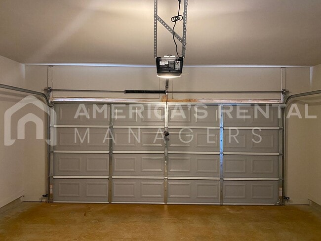 Building Photo - Home for Rent in Weaver AL...Available to view with 48 hour notice!