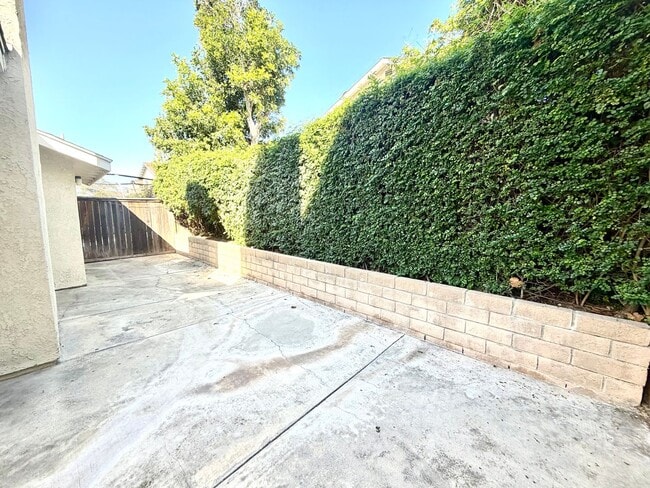 Building Photo - 3 Bedroom spacious home in Irvine (Northwood Glen)