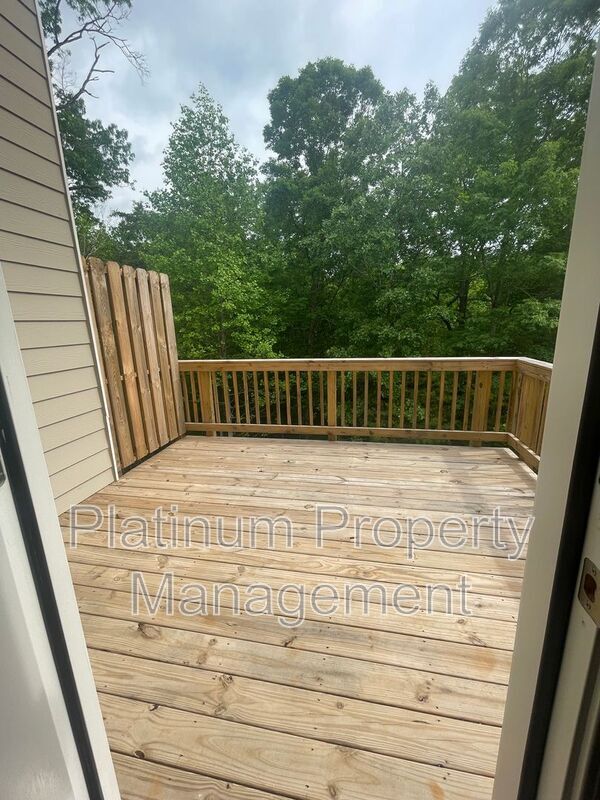 Building Photo - 551 Stoneybrook Dr