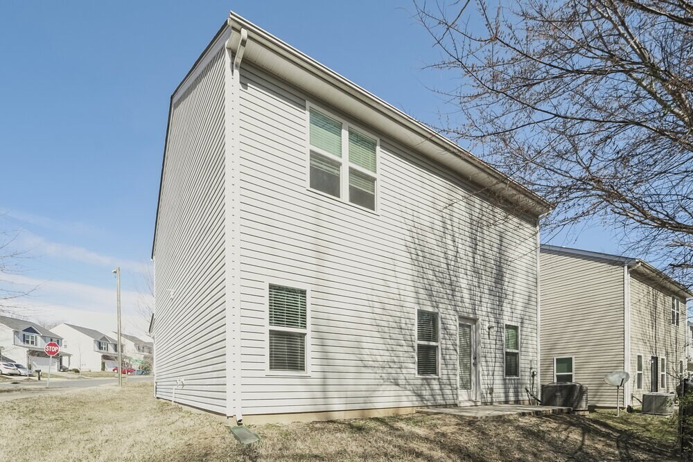 Building Photo - 2202 Turtle Point Rd