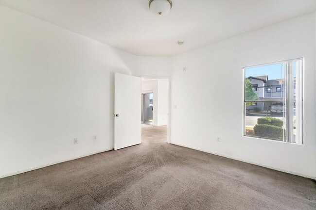 Building Photo - Cute 2 Bedroom Condo!