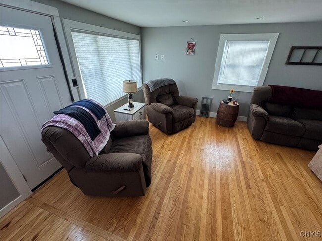 Building Photo - 9646 River Rd