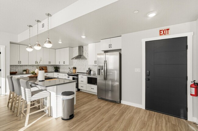 Building Photo - 206 N Chapparell Dr