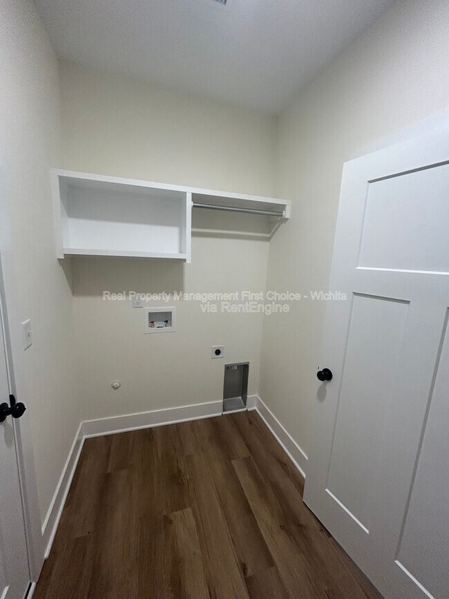 Building Photo - 17010 Kashmir St