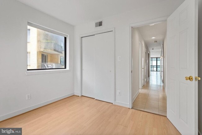 Building Photo - 1117 New Hampshire Ave NW