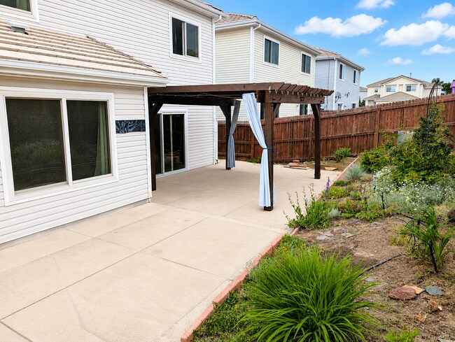 Building Photo - 3 Bedroom Home for Rent in Green Valley Ranch | Pet Friendly | Granite Counters | Near DIA