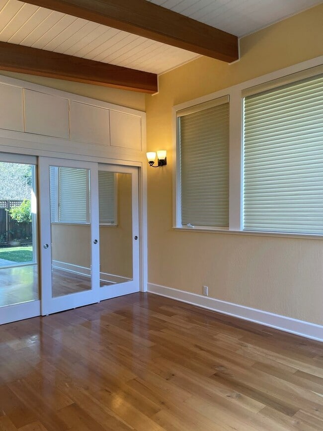 Building Photo - Serene, Executive 5 Bedroom 3 Bath Home with Private Front yard and Backyard - Palo Alto