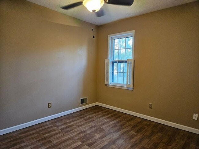 Building Photo - Harbison !!!