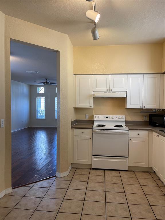 Building Photo - 4007 Sand Palm Ct