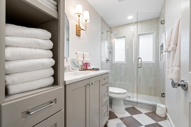 Building Photo - 6501 Ravendale Ln