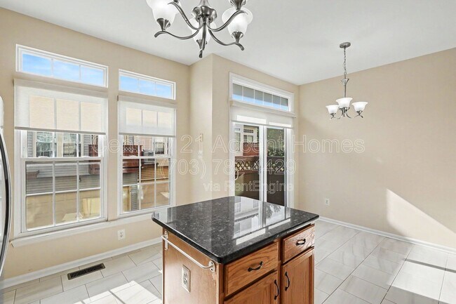 Building Photo - 968 Harrison Cir