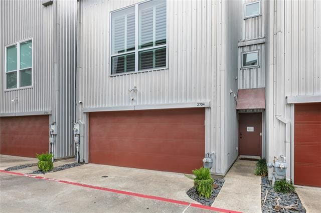 Building Photo - 2704 Shelby Ave