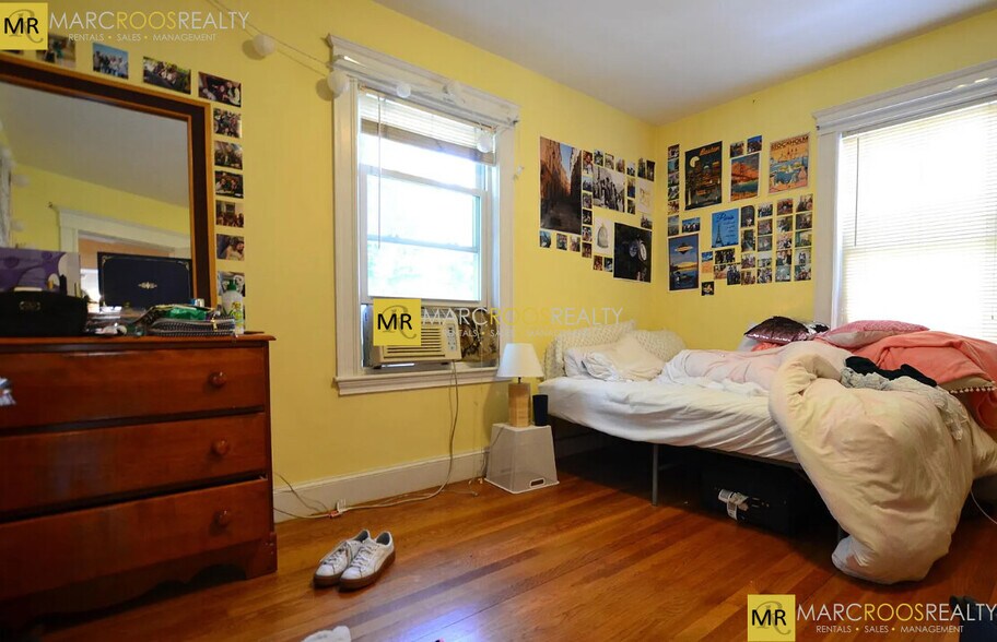 Primary Photo - 289 Foster St
