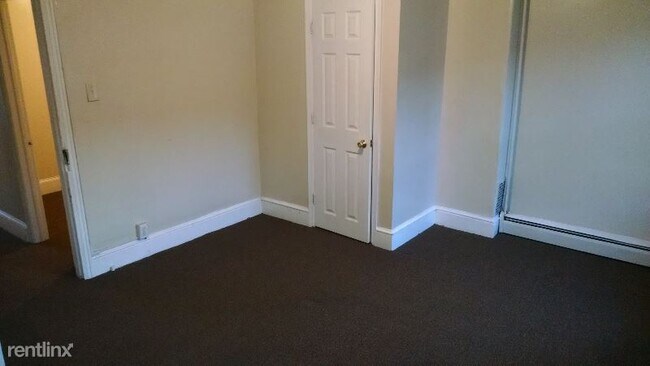 Building Photo - 4 br, 1 bath Townhome - 770 Kohn St