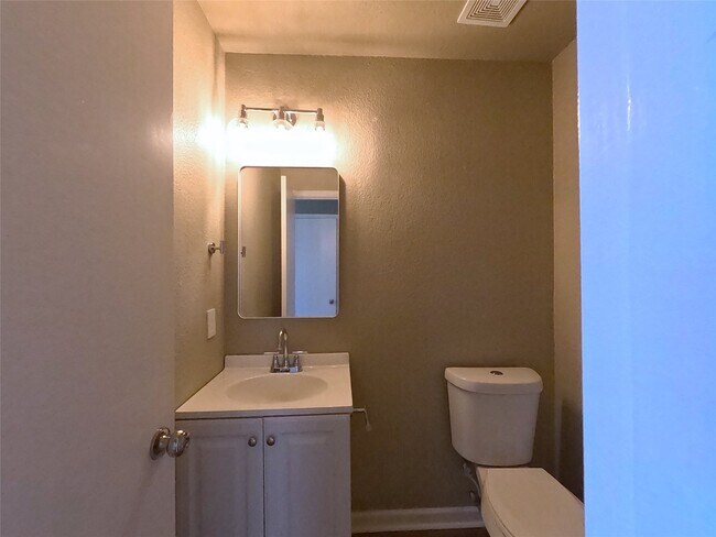 Building Photo - 17107 Westminster Village Ct