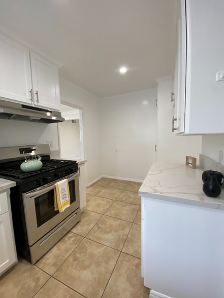 Building Photo - 283 S El Molino Ave