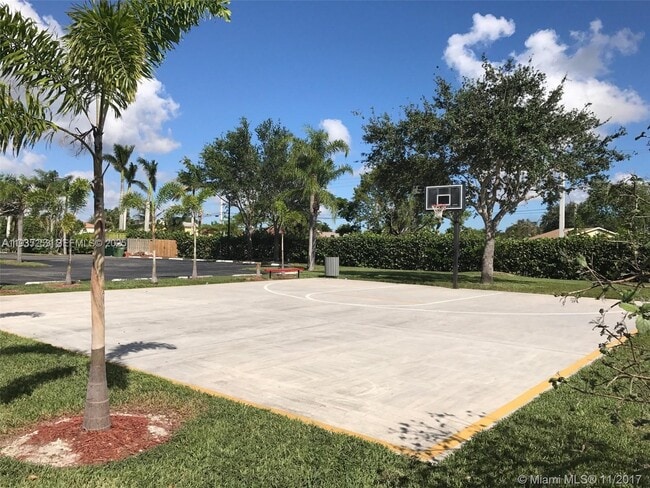 Building Photo - 1280 S Franklin Ave