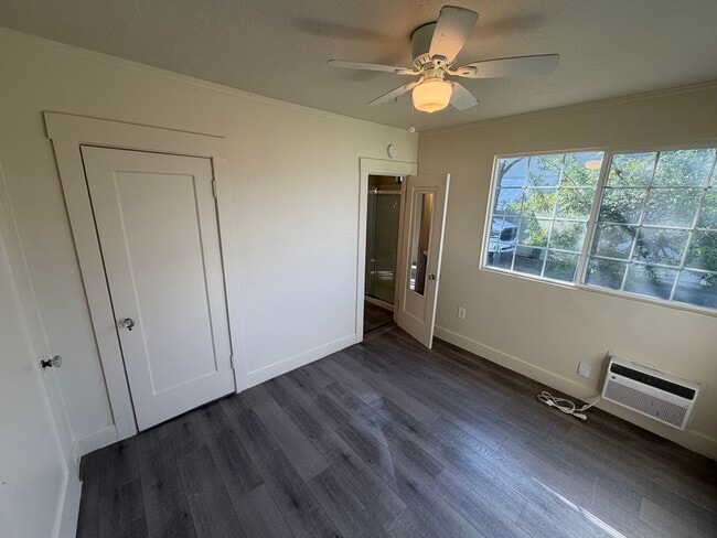 Building Photo - East Sac Bungalow Available!