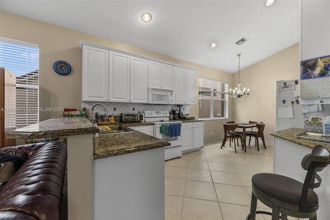 Building Photo - 7363 Via Luria