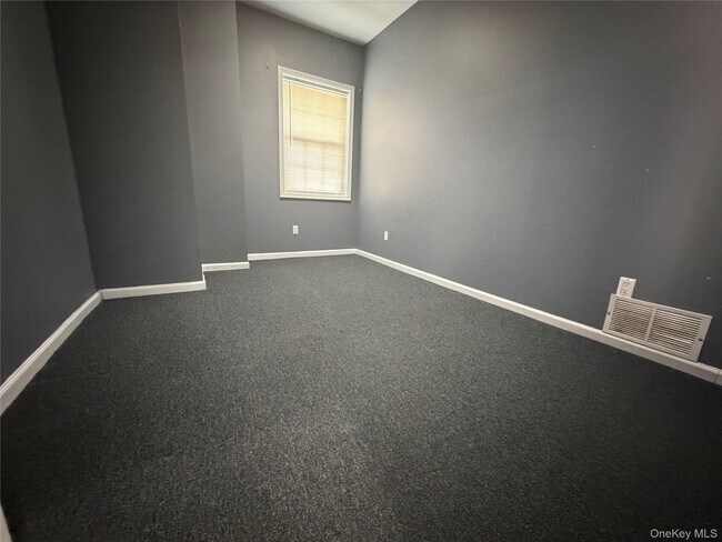 Building Photo - 10 Burnside Ave