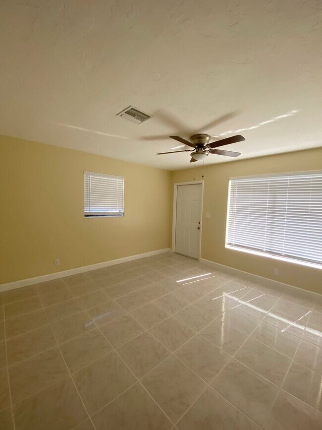 Building Photo - Beautiful 3-bedroom home located in Delray...