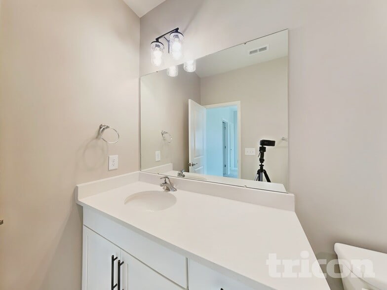 Building Photo - 216 Keats Aly
