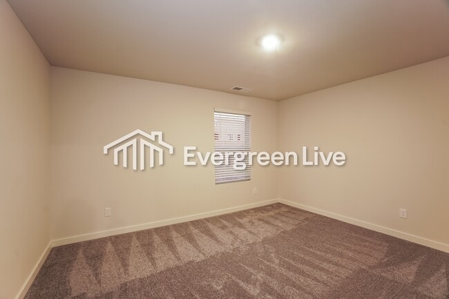 Building Photo - 862 Bur Oak Ct