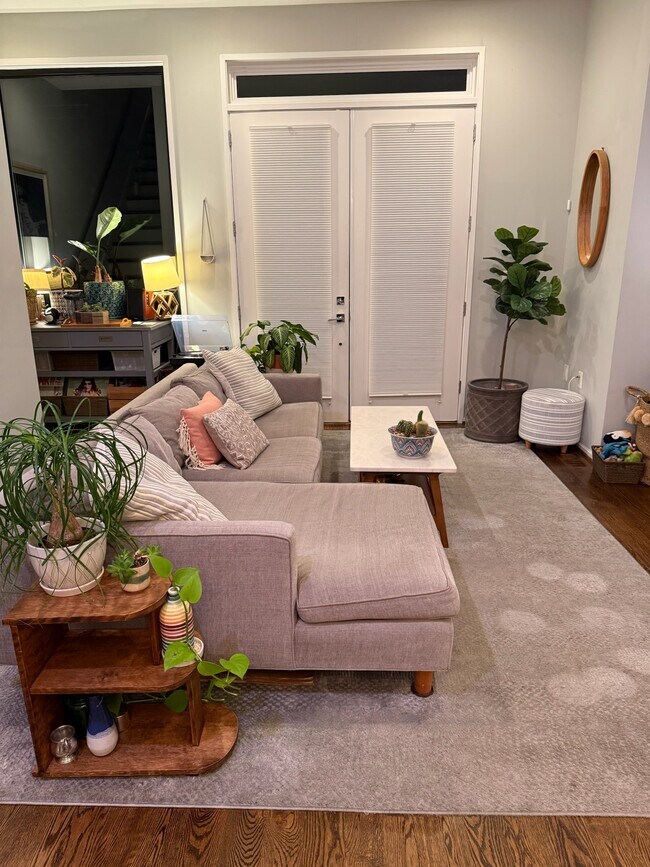 Building Photo - 1100 W St NW