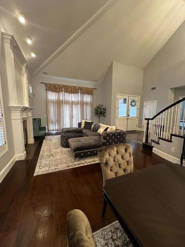 Building Photo - 4824 Longcove Dr