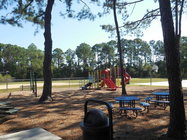 Building Photo - 2024 Hovington Cir W