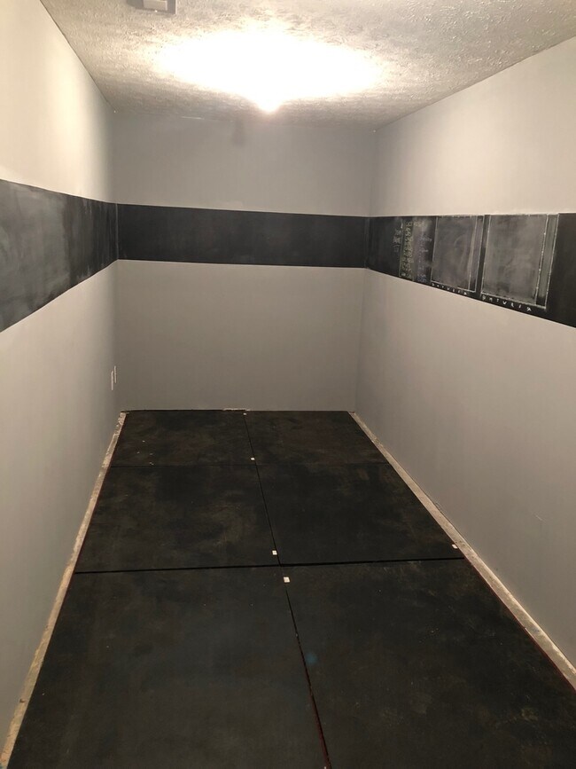 Building Photo - 2 Bdrm Avail July 2026;  $1,800 monthly