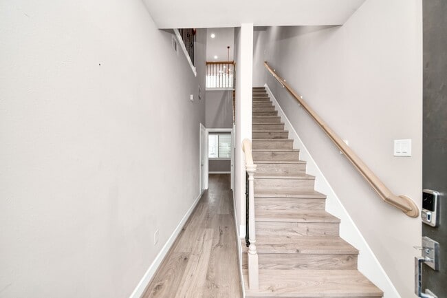 Building Photo - 2114 Stuart St