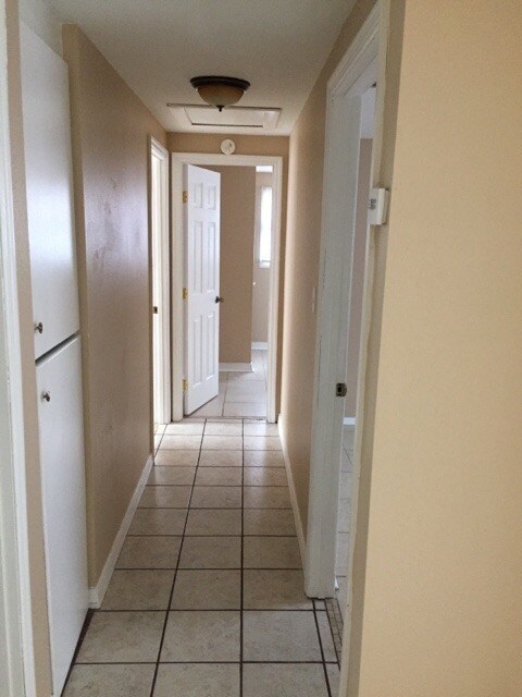 Building Photo - 2111 Smithfield Cir S