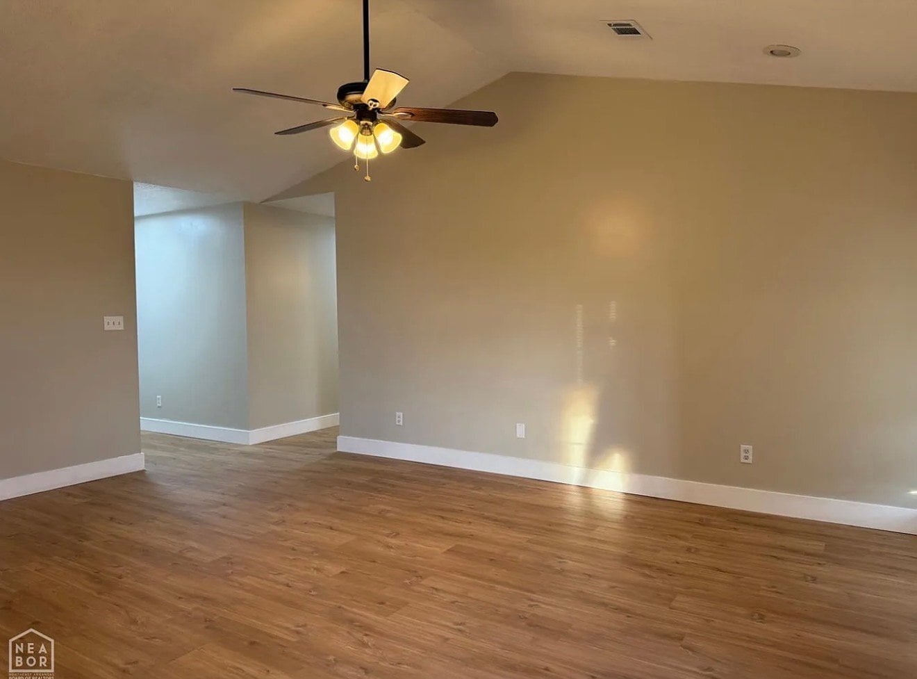 Building Photo - 326 Robinson St