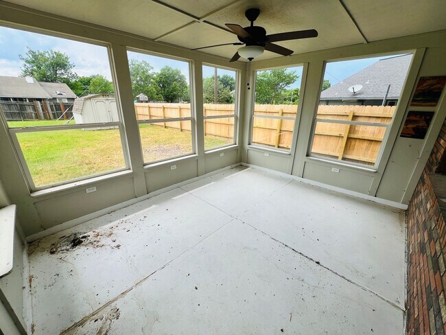 Building Photo - Spacious 4 bed 2.5 bath in Union Schools