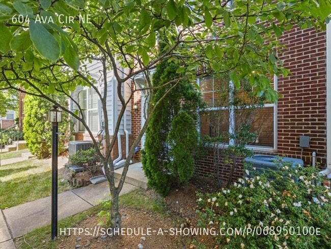 Building Photo - 604 Ava Cir NE