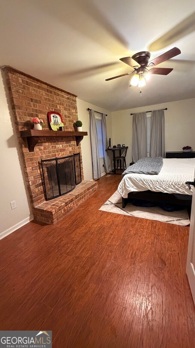 Building Photo - 527 University Cir