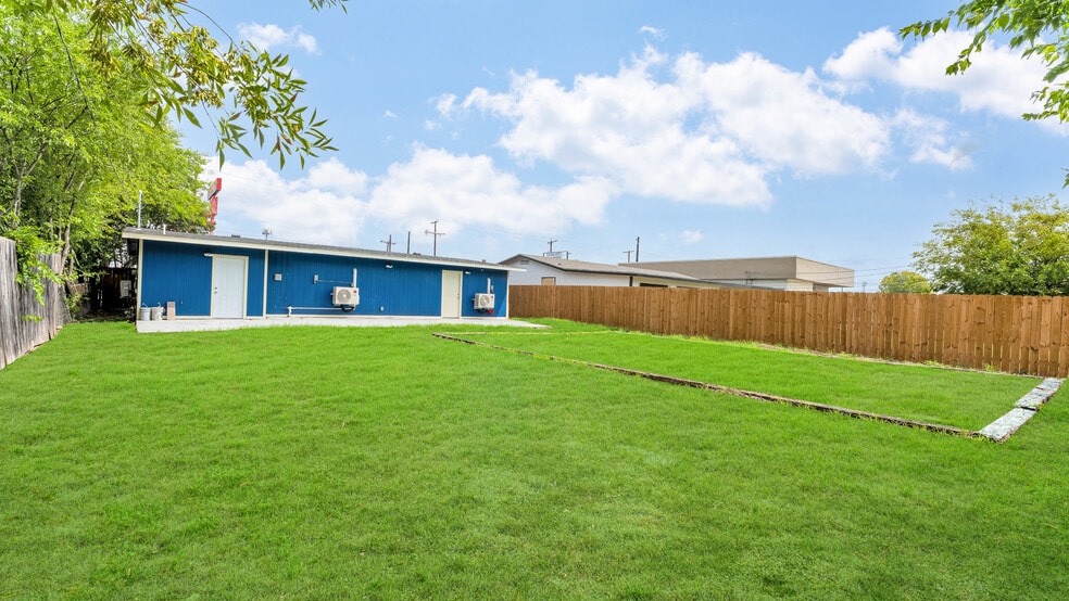 Building Photo - 4530 Walzem Rd