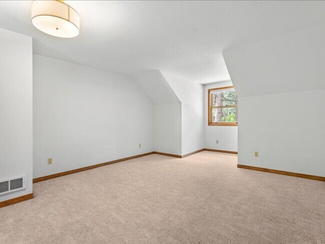 Building Photo - Stunning Custom Home 4 Bedroom in the Gated Mountain High Golf Community!
