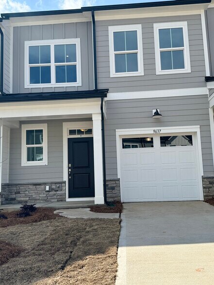 Building Photo - 9637 Munsing Dr